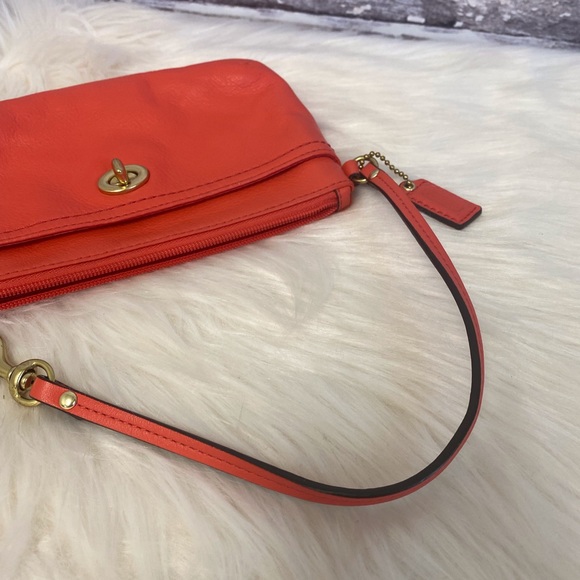 Coach Park Orange Leather Medium Turnlock Wristlet F49472 - Picture 2 of 8